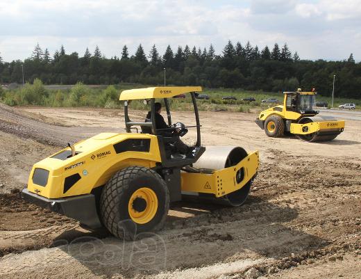 Аренда грунтового Катка Bomag 213